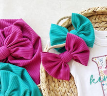 Load image into Gallery viewer, Personalized baby girl outfit, floral baby girl outfit with bummies, baby girl outfit coming home outfit, personalized baby outfit with bows