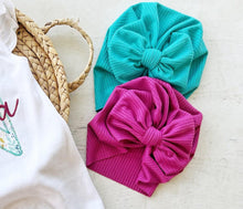 Load image into Gallery viewer, Personalized baby girl romper, vintage floral infant coming home outfit, baby shower gift, newborn outfit ruffle flutter, custom name