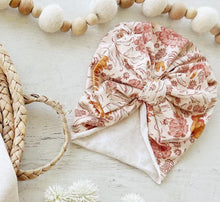 Load image into Gallery viewer, Personalized baby girl romper, vintage floral infant coming home outfit, baby shower gift, newborn outfit ruffle flutter, custom name