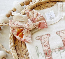 Load image into Gallery viewer, Personalized baby girl romper, vintage floral infant coming home outfit, baby shower gift, newborn outfit ruffle flutter, custom name