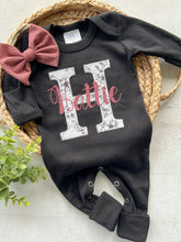 Load image into Gallery viewer, Personalized baby girl romper and hat set, vintage floral infant coming home outfit, baby shower gift, sleeper with footies