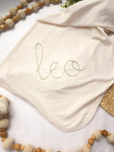 Load image into Gallery viewer, Personalized neutral baby romper hat set, custom infant boy coming home outfit, baby shower gift, sleeper with footies Green felt Christmas