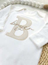 Load image into Gallery viewer, Personalized neutral baby romper and hat set, custom infant boy coming home outfit, baby shower gift, sleeper with footies