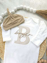 Load image into Gallery viewer, Personalized neutral baby romper and hat set, custom infant boy coming home outfit, baby shower gift, sleeper with footies
