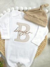 Load image into Gallery viewer, Personalized neutral baby romper and hat set, custom infant boy coming home outfit, baby shower gift, sleeper with footies
