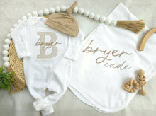 Load image into Gallery viewer, Personalized neutral baby romper and hat set, custom infant boy coming home outfit, baby shower gift, sleeper with footies