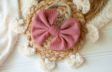 Load image into Gallery viewer, Personalized oatmeal baby romper and hat set, custom name coming home outfit, floral letter baby girl outfit, baby shower gift, neutral