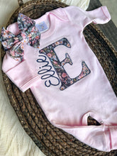 Load image into Gallery viewer, Personalized baby girl romper hat set, purple vintage floral infant coming home outfit, baby shower gift, sleeper with footies, custom name