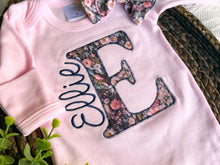 Load image into Gallery viewer, Personalized baby girl romper hat set, purple vintage floral infant coming home outfit, baby shower gift, sleeper with footies, custom name