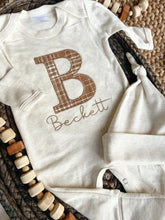 Load image into Gallery viewer, Personalized neutral baby romper and hat set, custom infant boy coming home outfit, baby shower gift, sleeper with footies fall baby beige