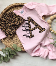 Load image into Gallery viewer, Personalized leopard romper and turban set, custom girl coming home outfit, baby shower gift, pink and leopard, cheetah, baby turban