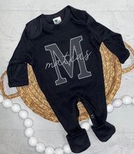 Load image into Gallery viewer, Personalized neutral baby romper and hat set, custom infant boy coming home outfit, baby shower gift, sleeper with footies, black gray