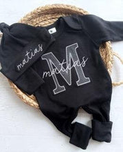 Load image into Gallery viewer, Personalized neutral baby romper and hat set, custom infant boy coming home outfit, baby shower gift, sleeper with footies, black gray