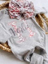 Load image into Gallery viewer, Personalized leopard romper and turban set, custom girl coming home outfit, baby shower gift, pink purple leopard, cheetah, baby turban