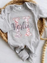 Load image into Gallery viewer, Personalized leopard romper and turban set, custom girl coming home outfit, baby shower gift, pink purple leopard, cheetah, baby turban
