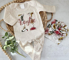Load image into Gallery viewer, Personalized baby girl romper and hat set, vintage floral infant coming home outfit,custom baby shower gift, sleeper with footies, pink gold