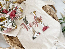 Load image into Gallery viewer, Personalized baby girl romper and hat set, vintage floral infant coming home outfit,custom baby shower gift, sleeper with footies, pink gold