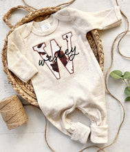 Load image into Gallery viewer, Personalized neutral baby romper and hat set, custom infant boy coming home outfit, baby shower gift, sleeper with footies, cow print