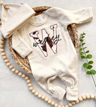 Load image into Gallery viewer, Personalized neutral baby romper and hat set, custom infant boy coming home outfit, baby shower gift, sleeper with footies, cow print