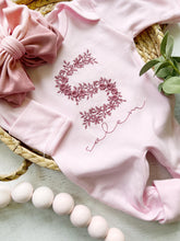 Load image into Gallery viewer, Personalized pink baby romper and hat set custom name coming home outfit floral letter baby girl outfit baby shower gift neutral tone