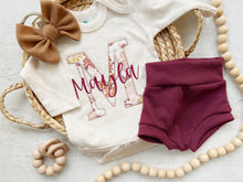 Load image into Gallery viewer, Personalized baby girl romper and hat set, vintage floral infant coming home outfit, baby shower gift, sleeper with footies, custom name