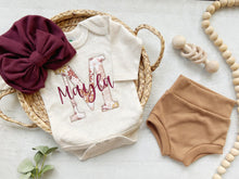 Load image into Gallery viewer, Personalized baby girl romper and hat set, vintage floral infant coming home outfit, baby shower gift, sleeper with footies, custom name