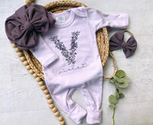 Load image into Gallery viewer, Personalized baby romper hat set, custom name coming home outfit, floral letter baby girl outfit newborn baby shower gift, neutral purple