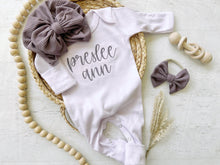Load image into Gallery viewer, Personalized baby girl romper hat set, purple vintage infant coming home outfit, baby shower gift, sleeper with footies, custom name