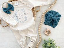 Load image into Gallery viewer, Personalized baby girl romper and hat set, custom name vintage floral infant coming home outfit, baby shower gift, sleeper with footies pink