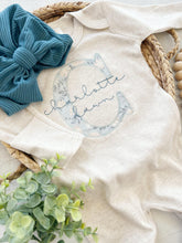 Load image into Gallery viewer, Personalized baby girl romper and hat set, custom name vintage floral infant coming home outfit, baby shower gift, sleeper with footies pink