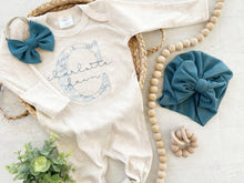 Load image into Gallery viewer, Personalized baby girl romper and hat set, custom name vintage floral infant coming home outfit, baby shower gift, sleeper with footies pink