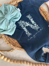 Load image into Gallery viewer, Personalized oatmeal baby romper and hat set, custom name coming home outfit, floral letter baby girl outfit baby shower gift neutral yellow