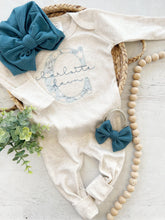 Load image into Gallery viewer, Personalized baby girl romper and hat set, custom name vintage floral infant coming home outfit, baby shower gift, sleeper with footies pink