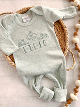Load image into Gallery viewer, Personalized neutral baby romper and hat set, custom infant boy coming home outfit, baby shower gift, sleeper with footies, farm baby