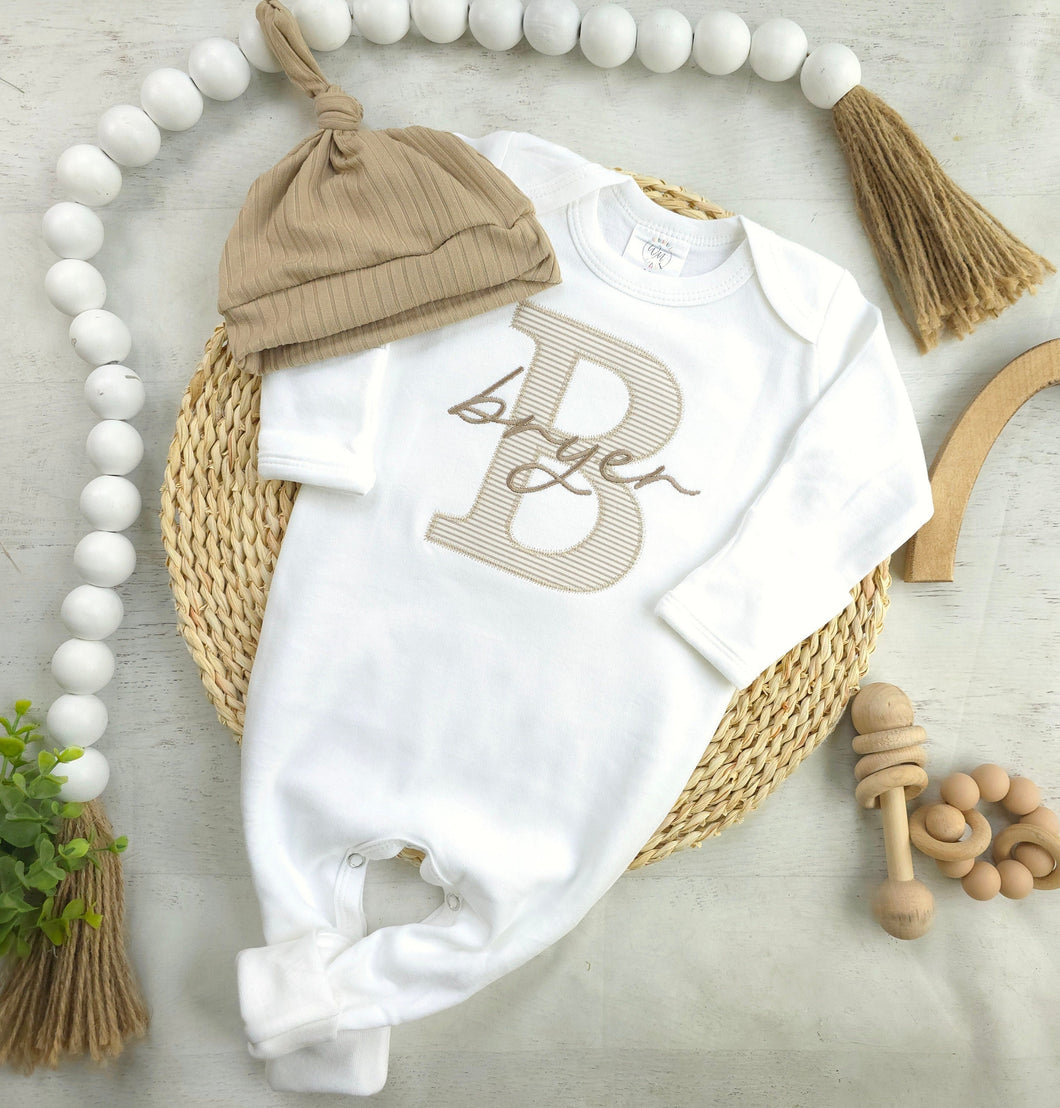 Personalized neutral baby romper and hat set, custom infant boy coming home outfit, baby shower gift, sleeper with footies