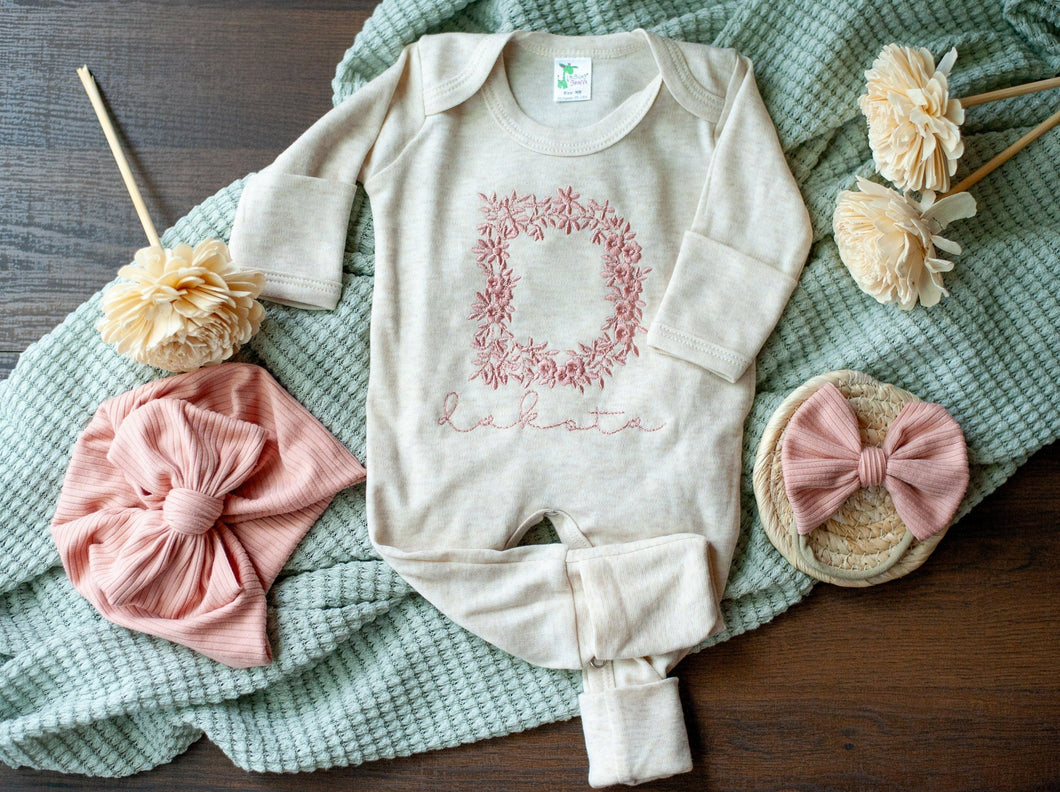 Personalized oatmeal baby romper and hat set, custom name coming home outfit, floral letter baby girl outfit, baby shower gift, neutral