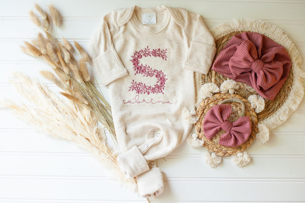 Personalized oatmeal baby romper and hat set, custom name coming home outfit, floral letter baby girl outfit, baby shower gift, neutral