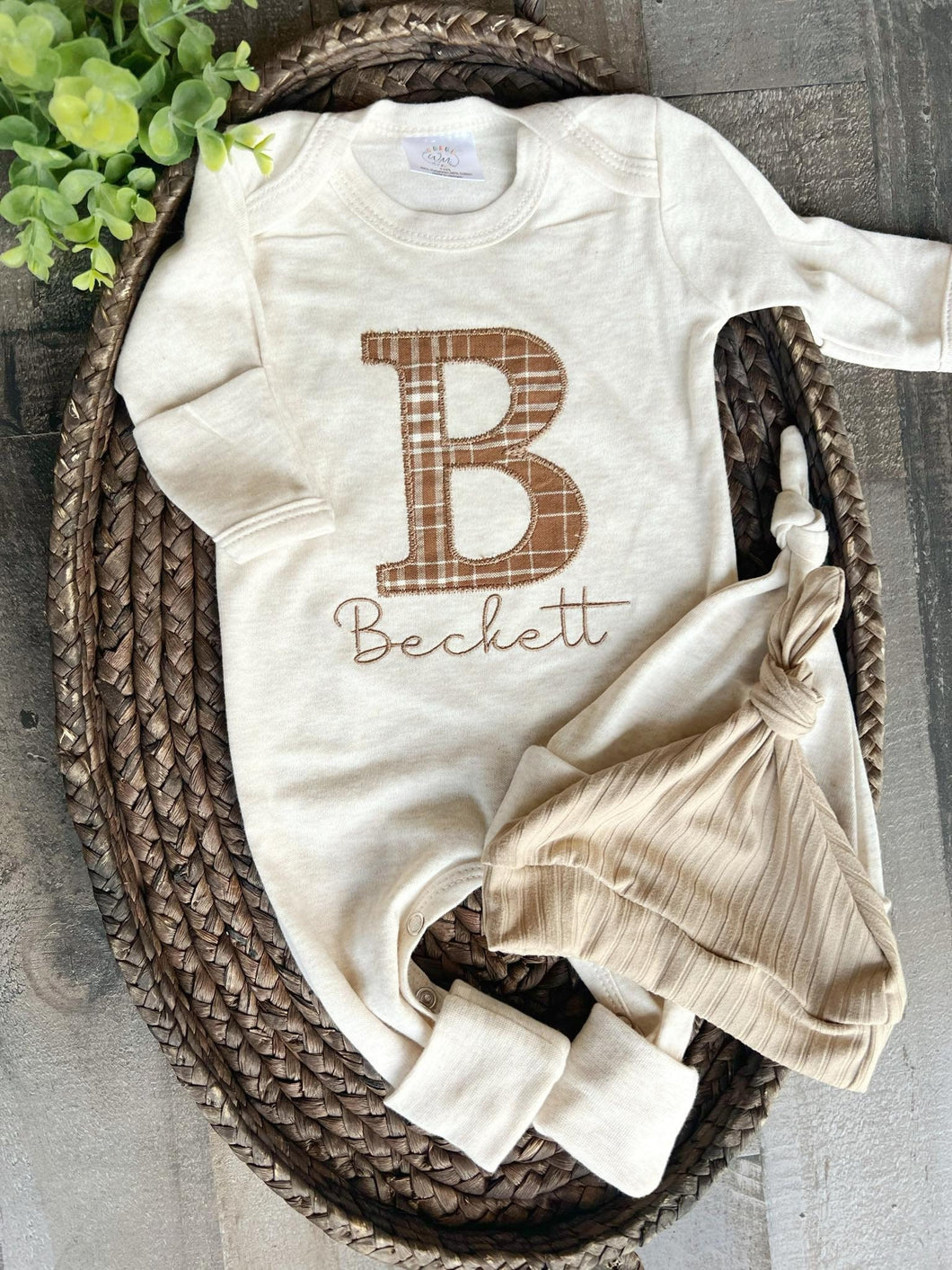 Personalized neutral baby romper and hat set, custom infant boy coming home outfit, baby shower gift, sleeper with footies fall baby beige