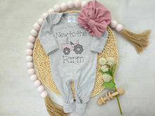 Load image into Gallery viewer, Baby Girl Highland Cow Outfit with Bummies, Hello Darlin Baby Girl Outfit, Going Home Newborn Baby Outfit Cowgirl Farm Girl Pink, Hospital
