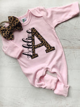 Load image into Gallery viewer, Personalized leopard romper and turban set, custom girl coming home outfit, baby shower gift, pink and leopard, cheetah, baby turban
