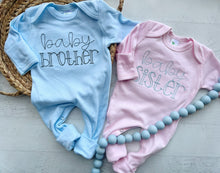 Load image into Gallery viewer, Baby brother baby sister newborn outfit, gender reveal outfits, coming home outfit for baby girl, baby boy, pink and blue
