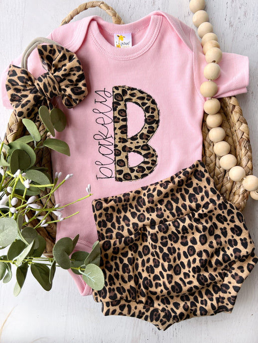 Pink leopard baby girl outfit with bummies, cheetah print outfit for baby girl, girls newborn outfit, birthday gift for girl