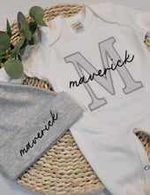 Load image into Gallery viewer, Personalized neutral baby romper and hat set, custom infant boy coming home outfit, baby shower gift, sleeper with footies, gray
