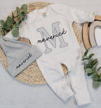 Load image into Gallery viewer, Personalized neutral baby romper and hat set, custom infant boy coming home outfit, baby shower gift, sleeper with footies, gray
