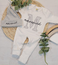 Load image into Gallery viewer, Personalized neutral baby romper and hat set, custom infant boy coming home outfit, baby shower gift, sleeper with footies, gray
