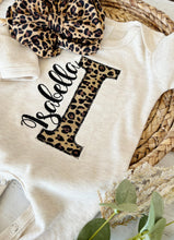 Load image into Gallery viewer, Personalized leopard romper and turban set, custom girl coming home outfit, baby shower gift, beige and leopard, cheetah, baby turban
