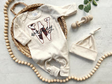 Load image into Gallery viewer, Personalized neutral baby romper and hat set, custom infant boy coming home outfit, baby shower gift, sleeper with footies, cow print
