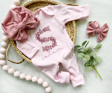 Load image into Gallery viewer, Personalized pink baby romper and hat set custom name coming home outfit floral letter baby girl outfit baby shower gift neutral tone
