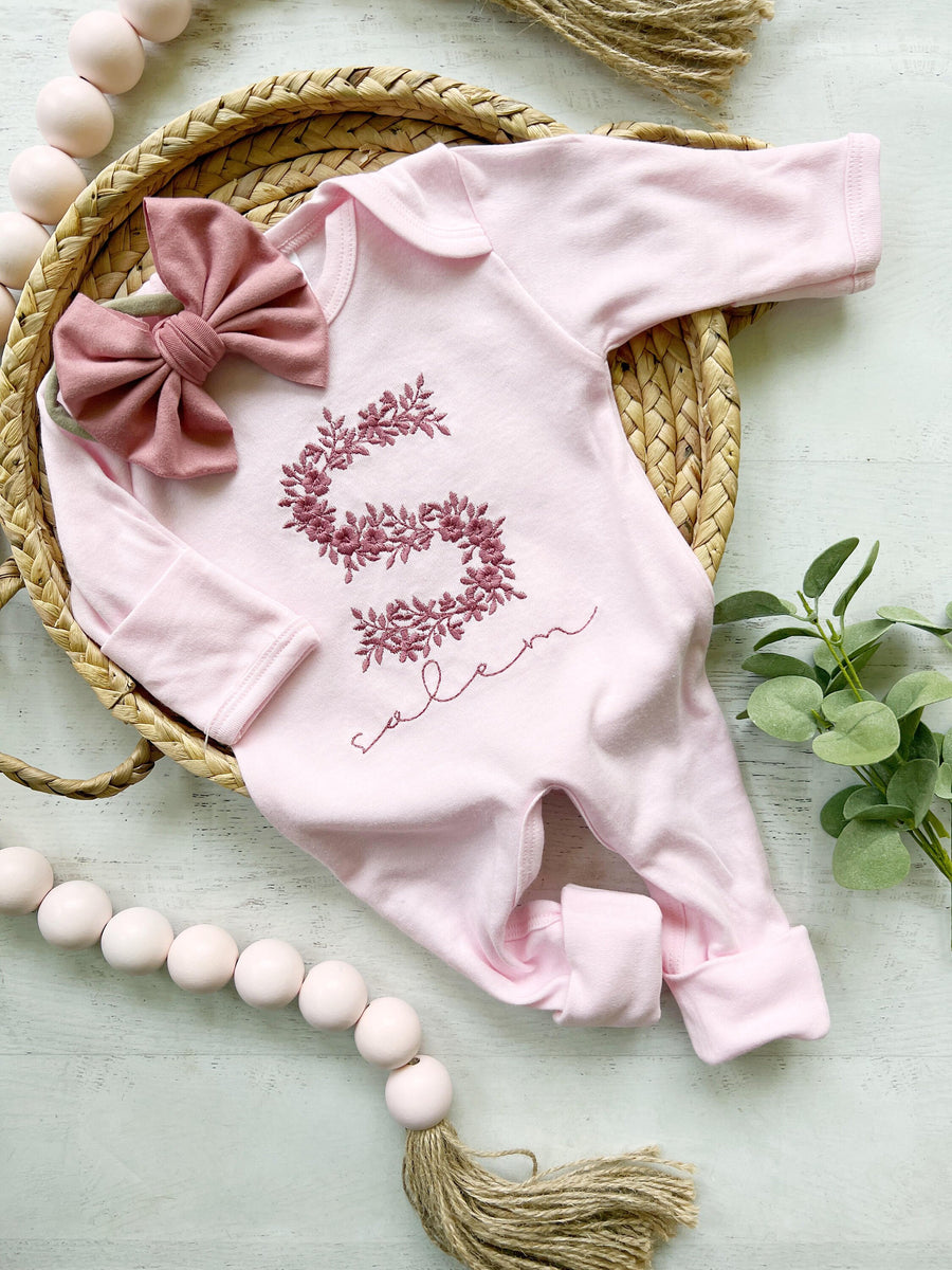 Personalized pink baby romper and hat set custom name coming home outfit floral letter baby girl outfit baby shower gift neutral tone