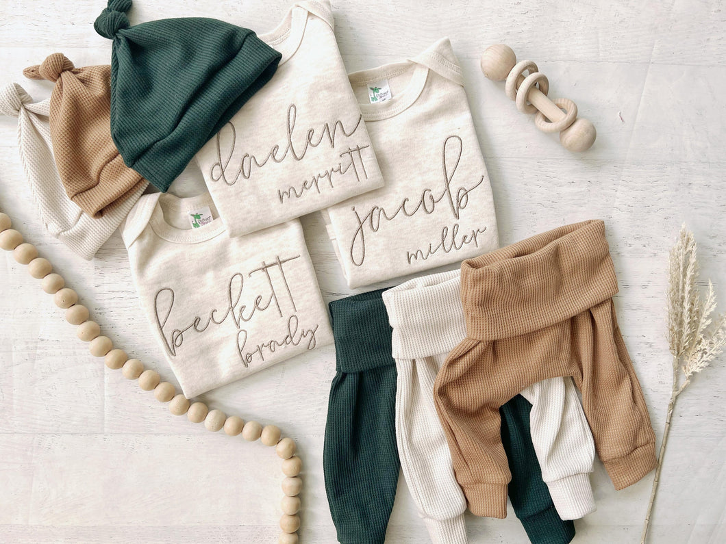 Personalized green and beige newborn outfit custom name boy girl, coming home outfit for baby boy, baby girl outfit, hospital outfit for boy